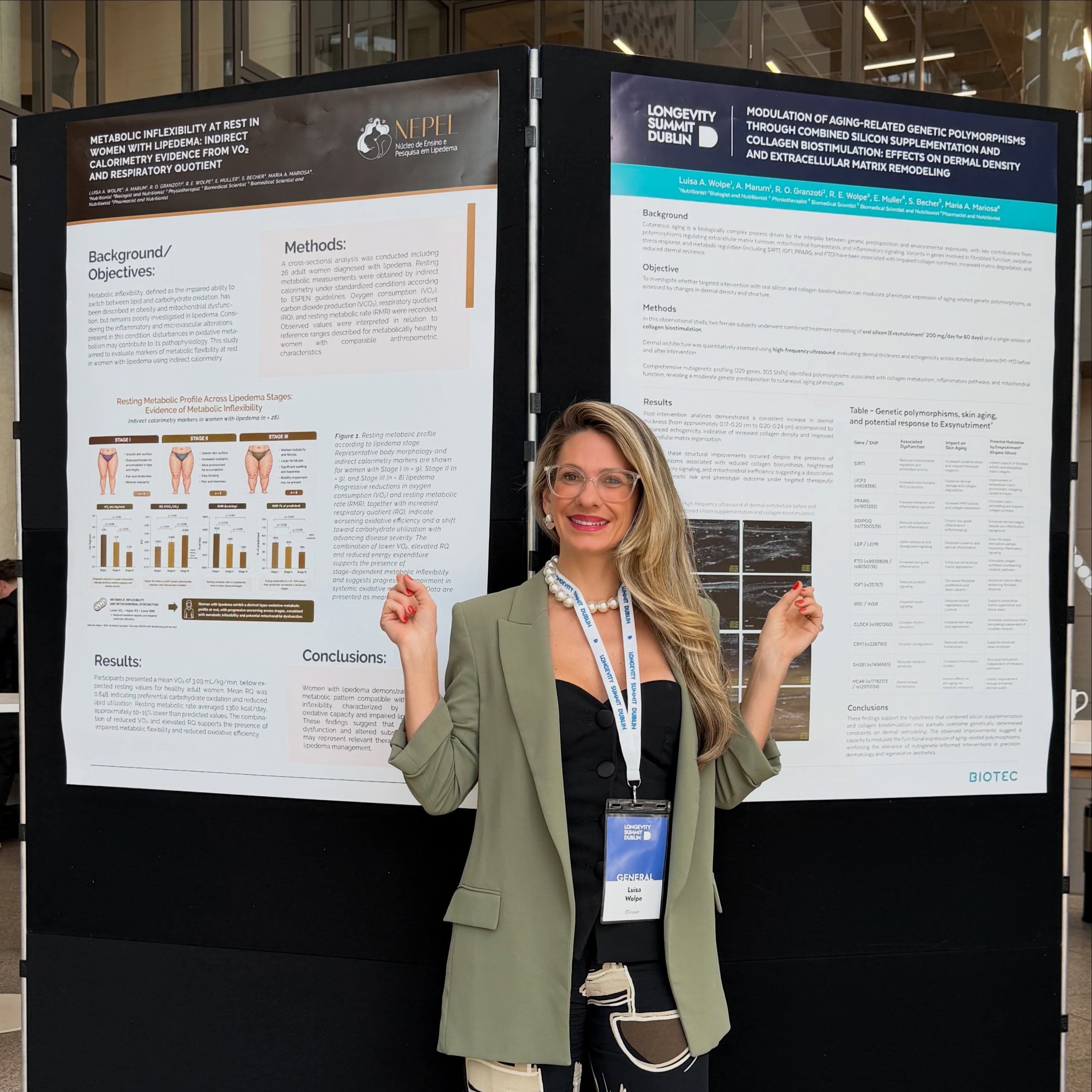 Luisa Wolpe ao lado do pôster sobre modulação de polimorfismos genéticos relacionados ao envelhecimento no Longevity Summit Dublin